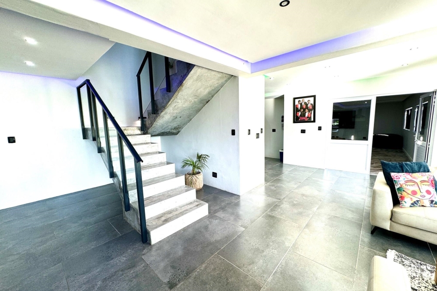 9 Bedroom Property for Sale in Long Acres Country Estate Western Cape